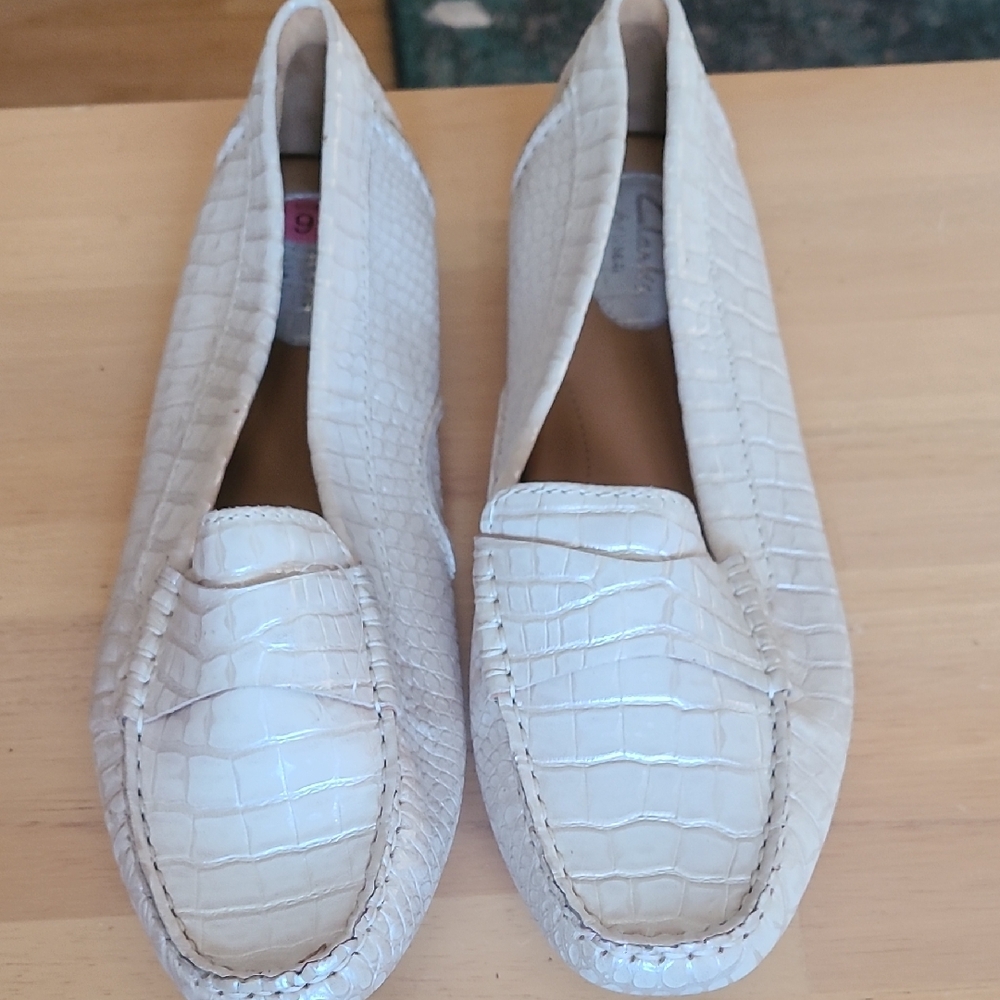 Clarks Off-White Crocodile-Embossed Loafers